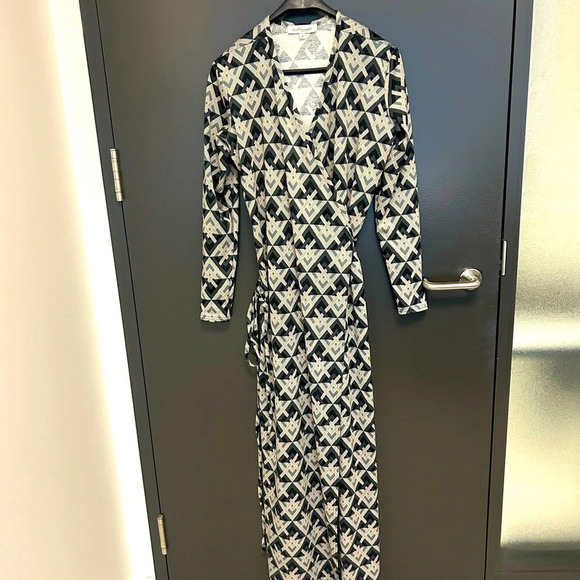 Shabby Apple size 8  NWOT long wrap dress thicker material - Picture 5 of 8